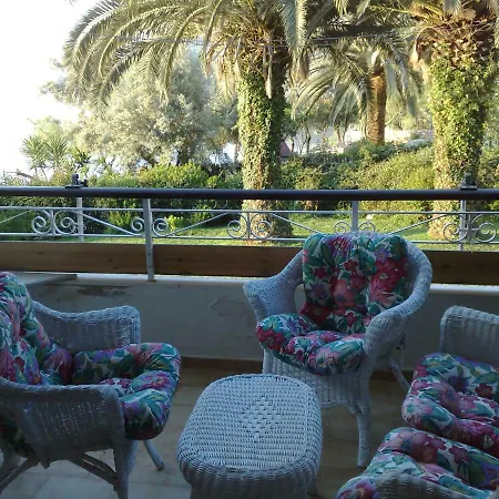 Lefkada Beachfront * Никиана